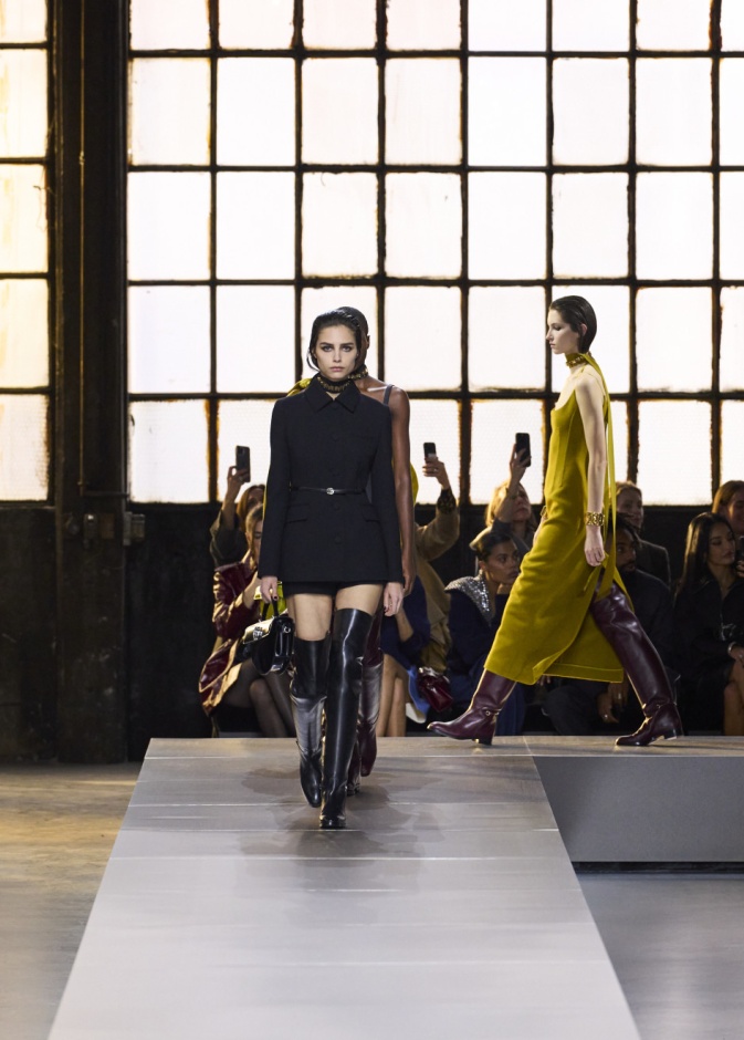 لا تفوّتي أبرز عروض أسبوع الموضة في ميلان واكتشفي الصيحات التي ركّزت عليها دور الأزياء