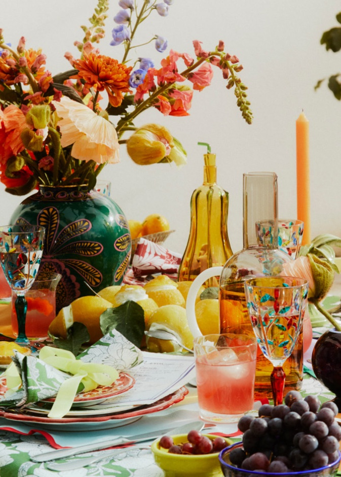 إكتشفوا قطع متألّقة خاطفة من La DoubleJ و Etro والمزيد عبر MYTHERESA