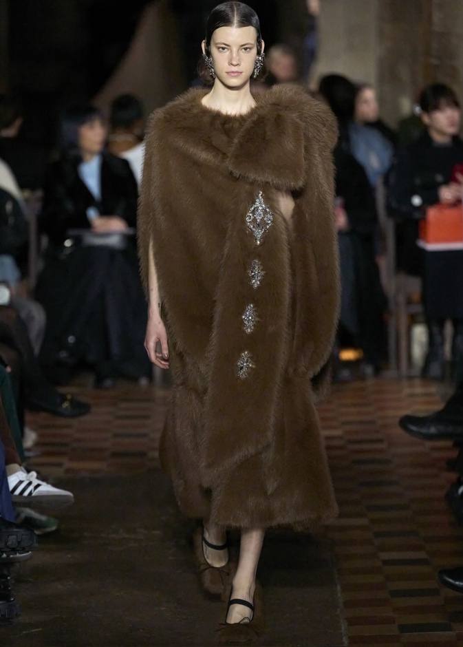 "سيمون روشا" خريف و شتاء 2024 