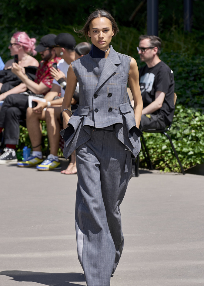 اطلالات نسائية تخللت أسبوع الموضة الرجالية فهل تكون أبرز صيحات الموضة لربيع 2024؟