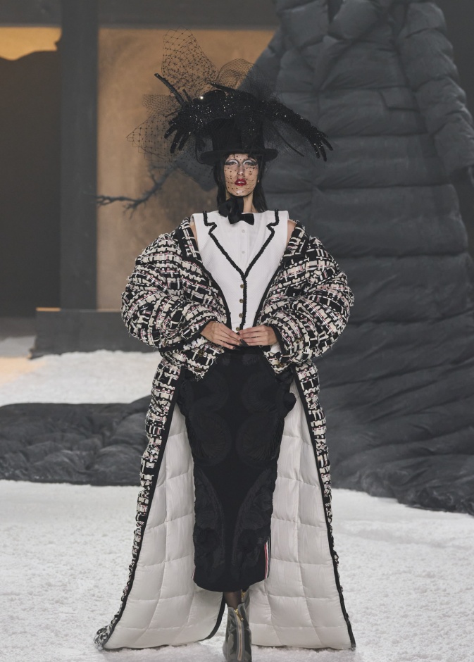 خيال الشعر والحرف اليدوية يختتم أسبوع الموضة النيويوركي مع مجموعة THOM BROWNE