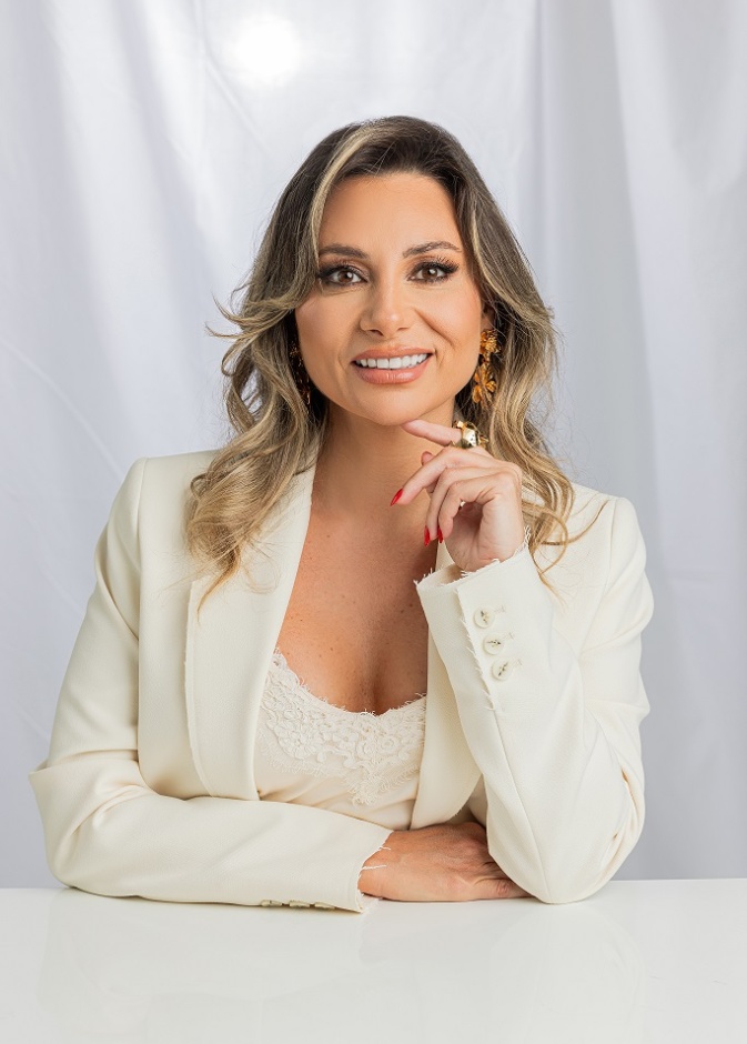 نادين شماس متحدث تحفيزية، مؤلفة، ومخرجة المسرحية 