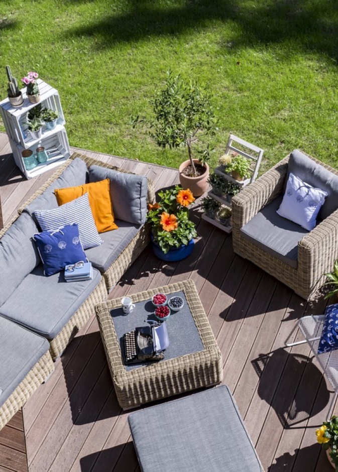 هناك 5 خطوات لإحياء الأثاث الخارجي للموسم الجديد