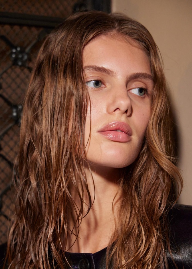 ألوان صبغات الشعر بدرجات الكستنائي صيحة جمالية لا تزول.. إعتمديها في رمضان 2024