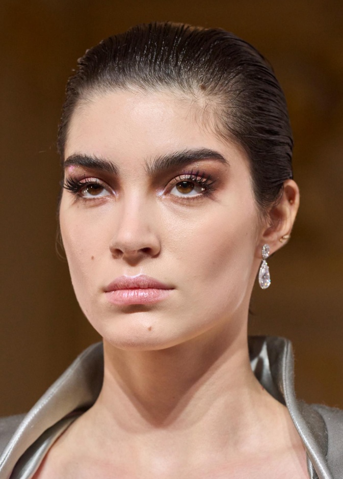 ابتكري حواجب مثالية بمكون طبيعي للحصول على حواجب كثيفة وجميلة