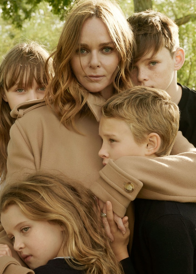 مصممات أزياء جمعن بين شغف التصميم والأمومة... نحتفل بهنّ بمناسبة عيد الأم