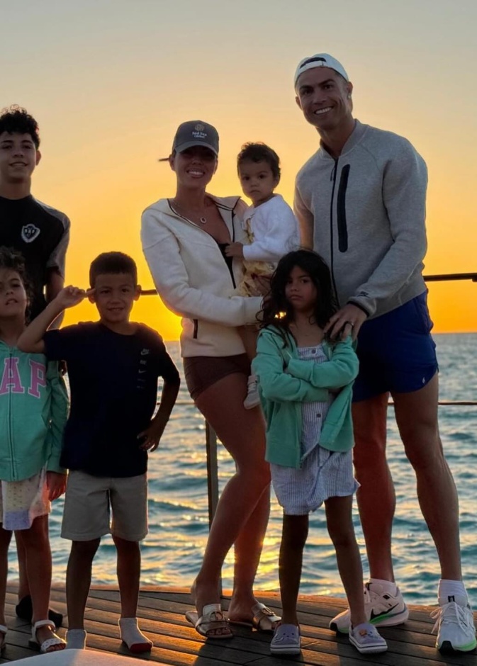 رونالدو وعائلته