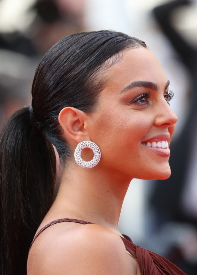 تسريحات شعر جورجينا رودريغز الملمومة هل تؤذي الشعر؟