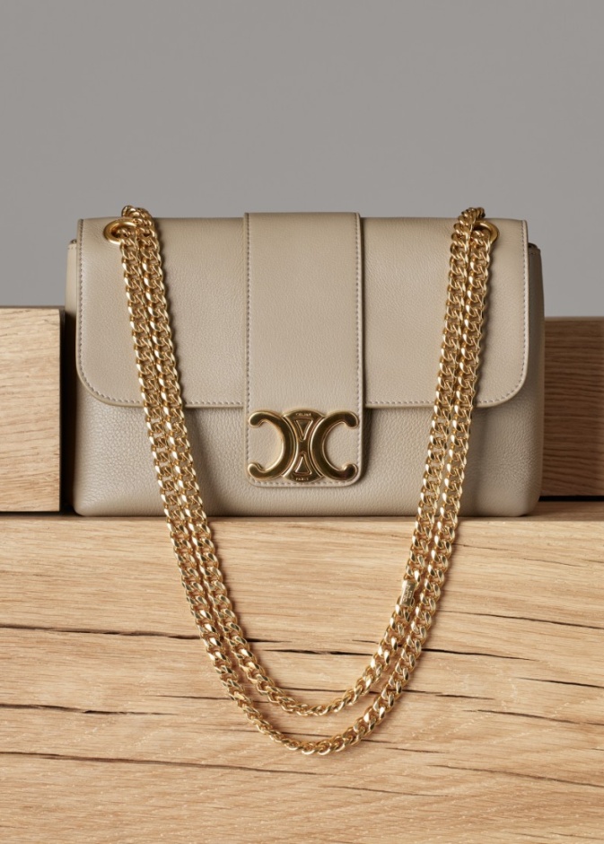 CELINE VICTOIRE حقيبة لا غنى عنها في مجموعة CELINE لصيف 2024