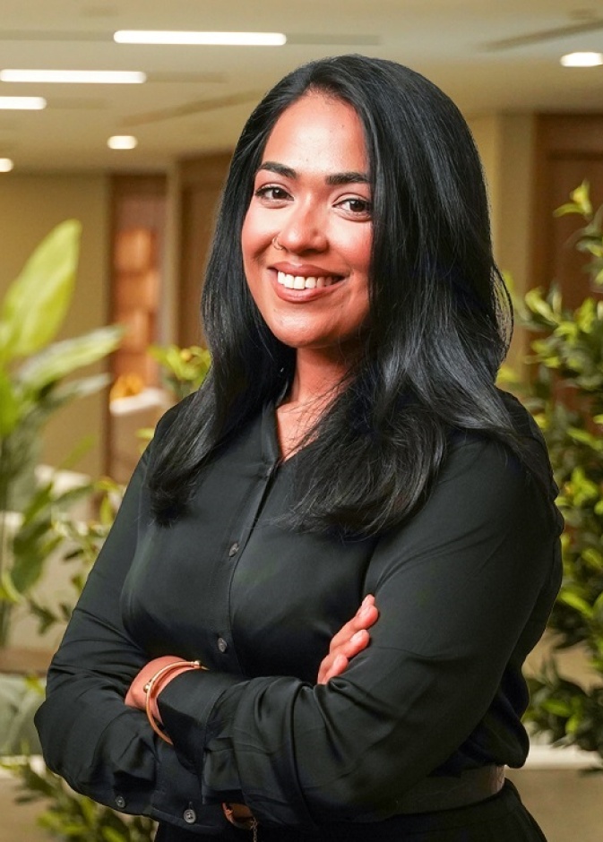 الدكتورة رومينا توكي، أخصائية في علم النفس السريري، وأخصائية علاج الأطفال والبالغين في عيادات سيج 