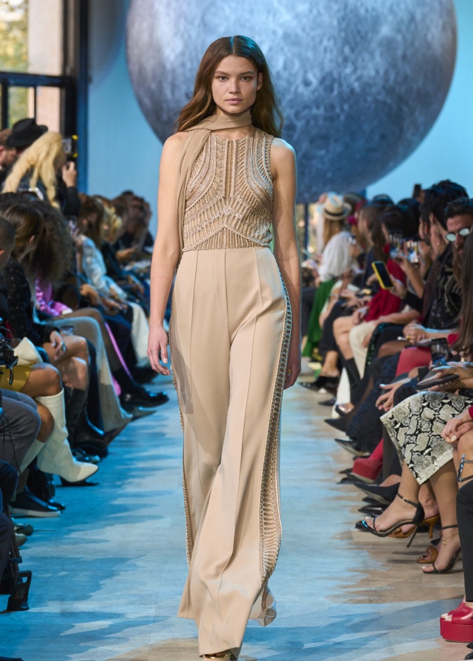 موديل جمبسوت من Elie Saab 