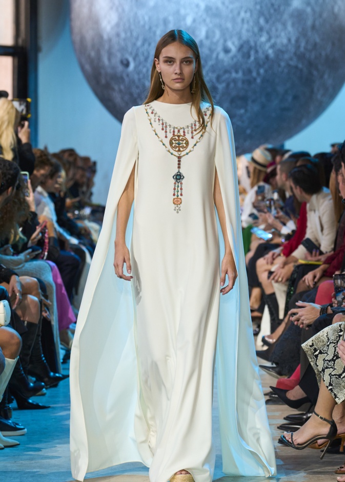 إطلالة من Elie Saab