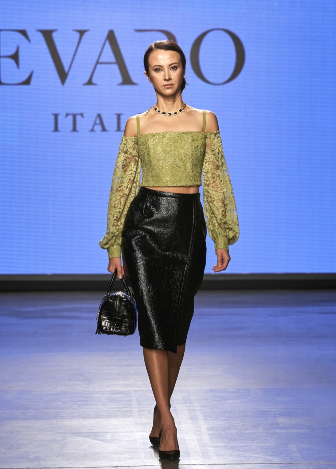 موضة التنانير السوداء في عيد الأم 2024