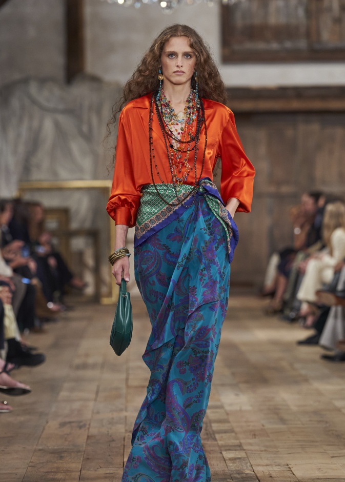 موضة التنانير الزرقاء في رمضان 2024