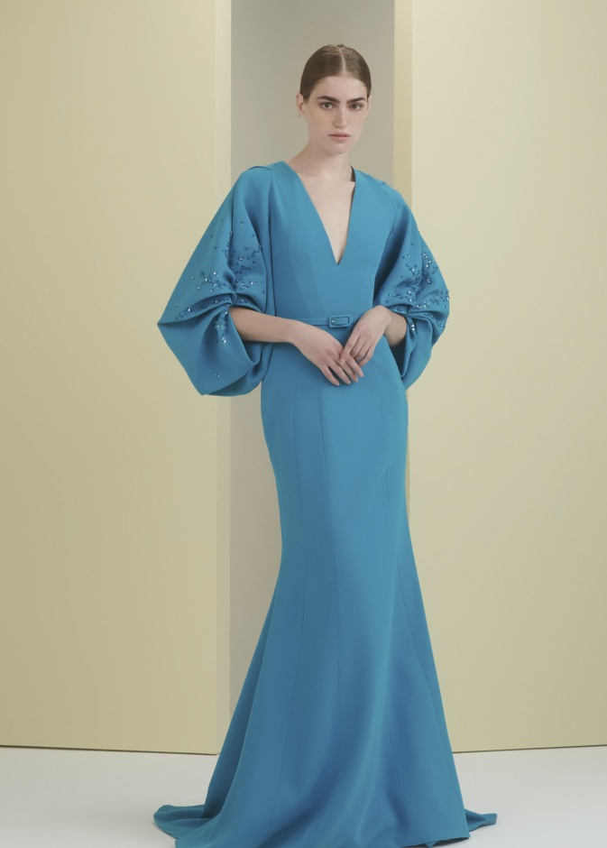 أناقتك خلال الأمسيات الرمضانية مع الفساتين الزرقاء المحتشمة