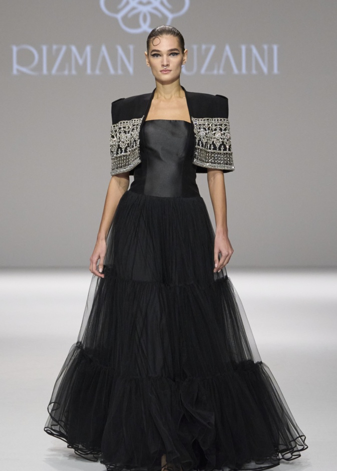 الفستان الأسود سيد الألوان في إفطارات رمضان 2024