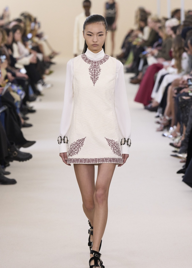 مجموعة Giambattista Valli لخريف وشتاء 2024