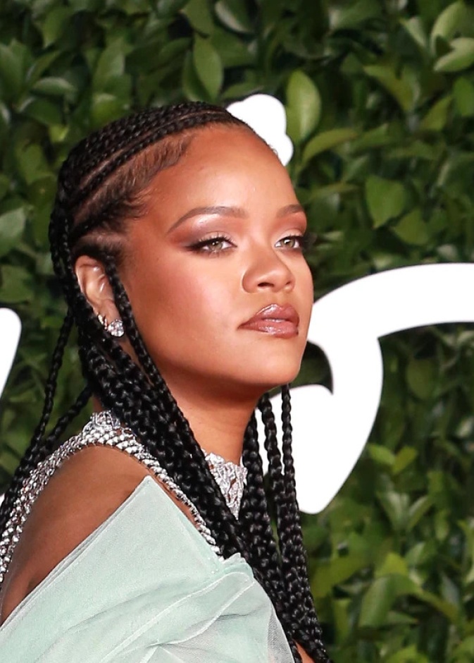 جولة داخل قصر ريهانا في لوس أنجلوس