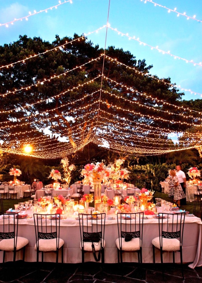 اختاري الأضواء الدافئة لاحتفال زفافك المسائي