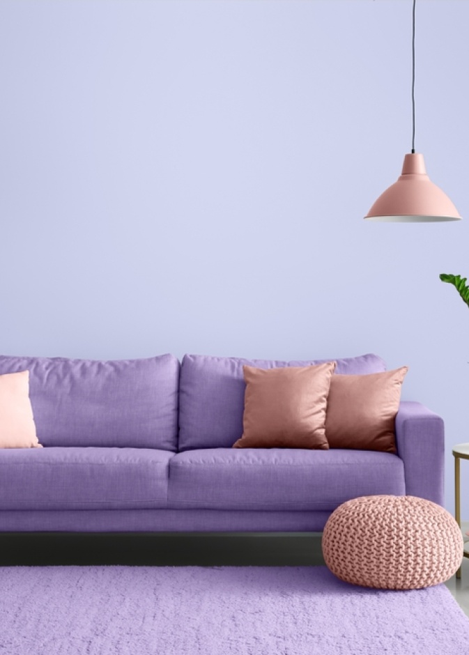 استبدلي الكراسي الرسمية ذات الذراعين بمقاعد تناسب أسلوب حياتك ومساحتك