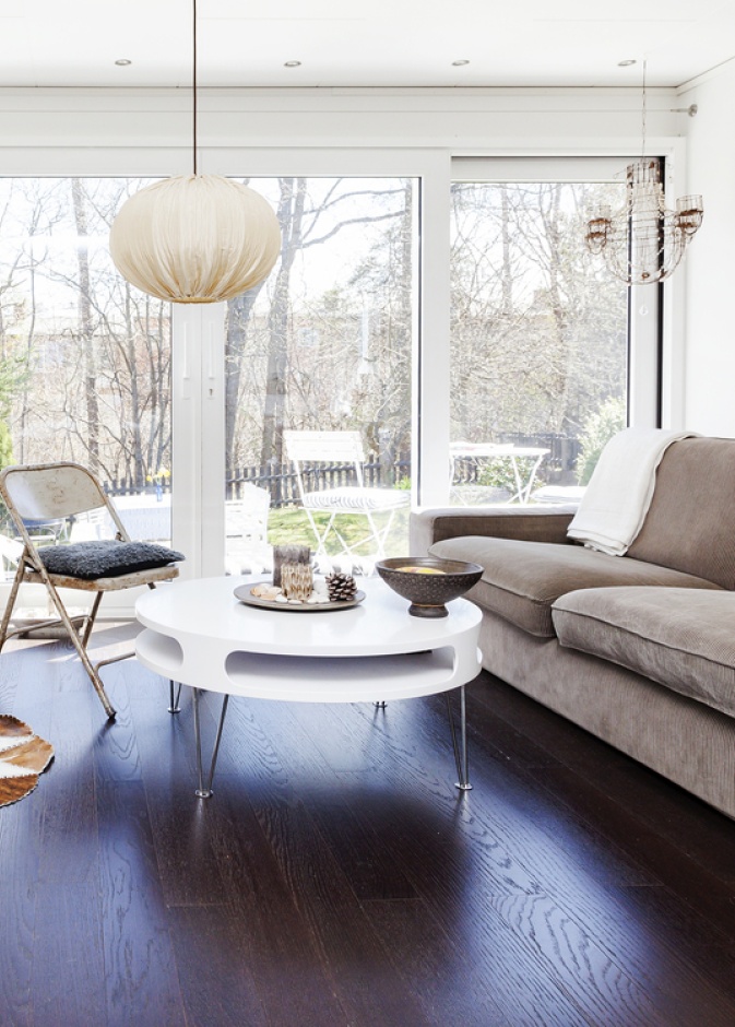 الأرضيات الداكنة لغرفة المعيشة، تساعد على زيادة قيمة المنزل