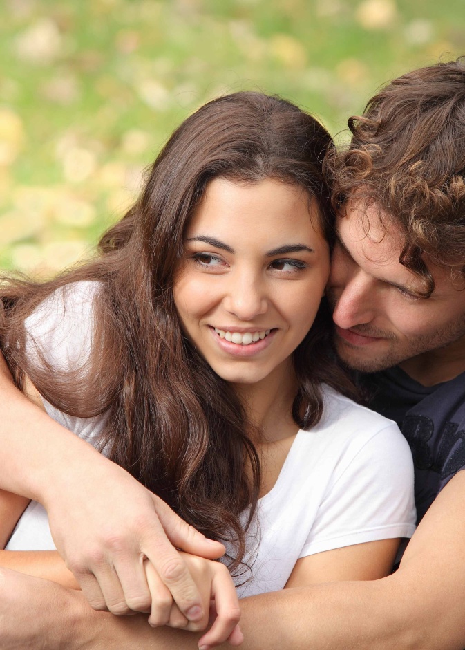 الاشباع العاطفي يحقق السعادة الزوجية والرضا الزوجي