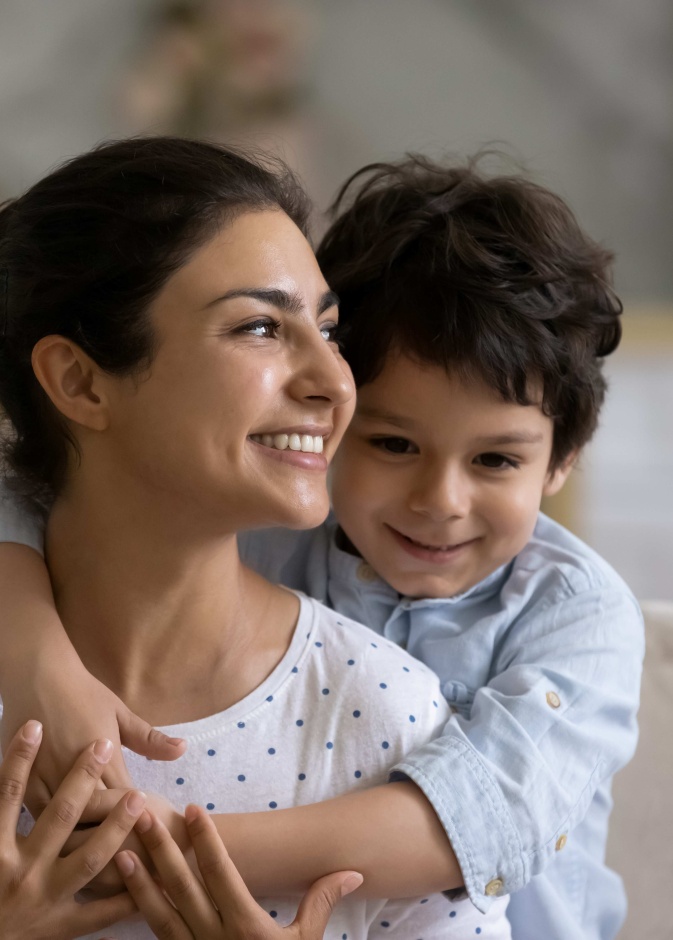 تربية طفل سعيد تتحقق بسعادتك كأم لا تبخلي على نفسك بها