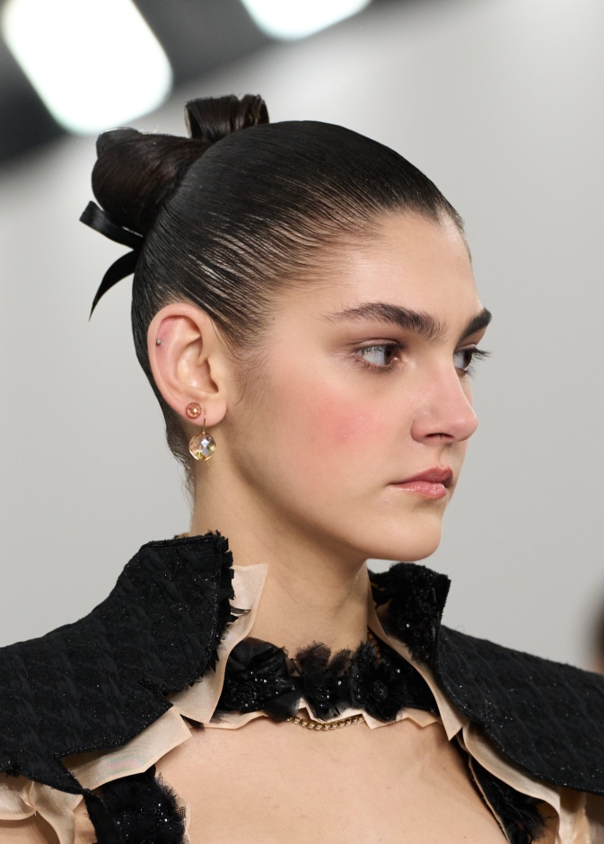 تسريحات شعر مرفوعة قبل نهاية أمسيات رمضان 2024