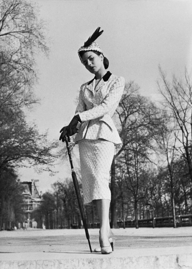 التنورة البنسل اضافة تاريخية مهمة لأرشيف الموضة وهاهي تعود لموسم ربيع 2024