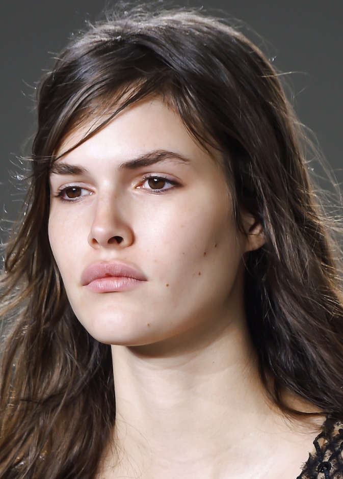 إلى أي مدى يمكنك تكبير شفاهك وما هي أبرز مخاطر العلاجات المستخدمة؟