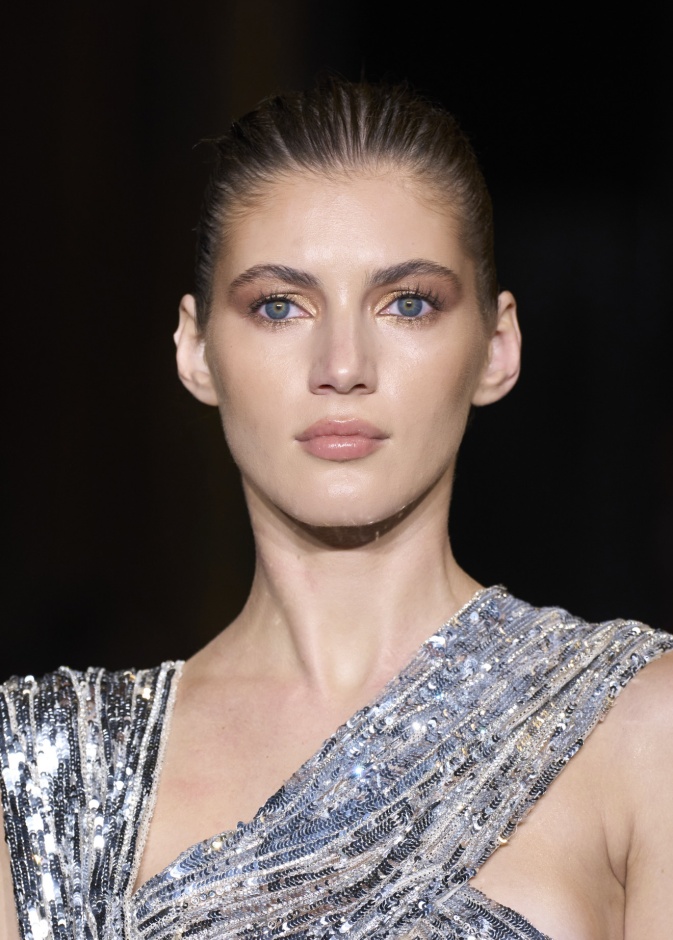 إليك كيف تقنية تسحيج الجلد تساعد على تجديد شباب بشرتك