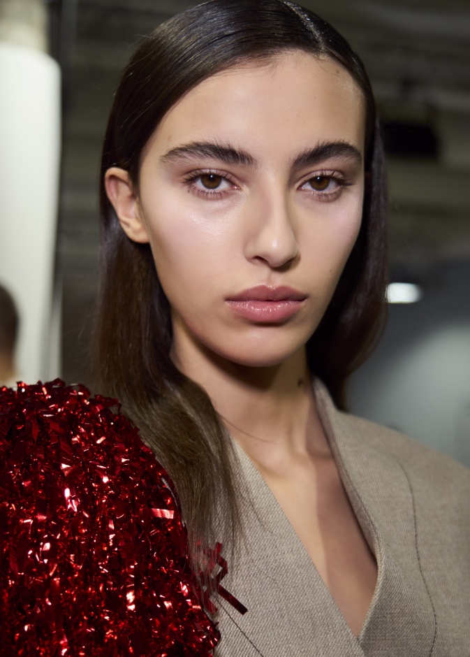 كثّفي حواجبك بطرق تجميلية فعّالة تمنحك نتائج مضمونة وسريعة