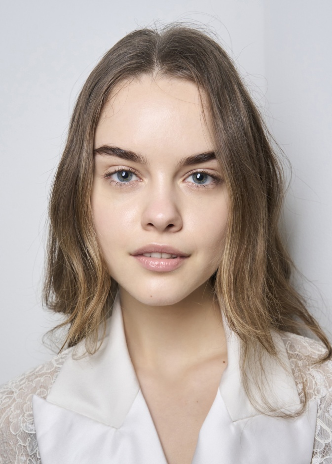 خطوات جمالية أساسية لتوحيد لون البشرة قبل الصيف