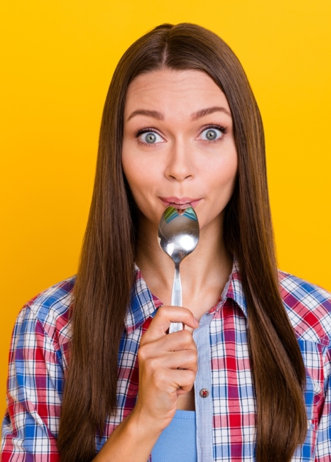 لإراحة القولون العصبي وتخفيف أعراضه: إليكِ أفضل المشروبات والأطعمة