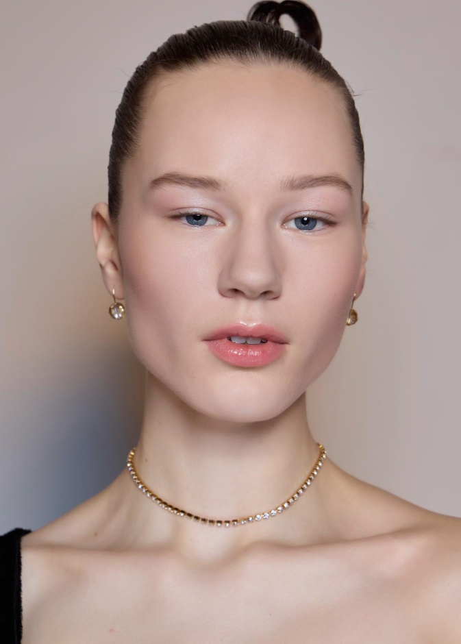 أتريدين بشرة كالمرآة؟ إليك ابتكارات العناية الكورية للبشرة الزجاجية المذهلة