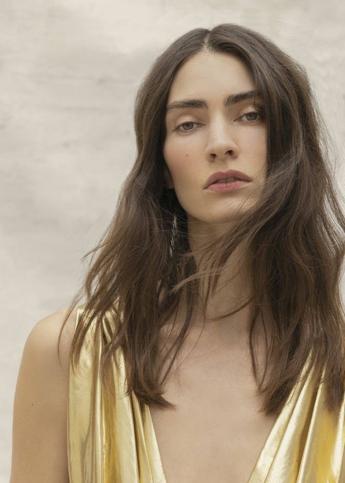 استعدي لتحويل شامل لشعرك عن طريق تزيته لإعادة تحديد معانيه