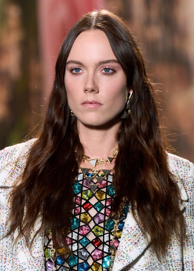 استعيدي جمال شعرك الطبيعي بأسرار الكيراتين لشعر أقوى وأكثر لمعان