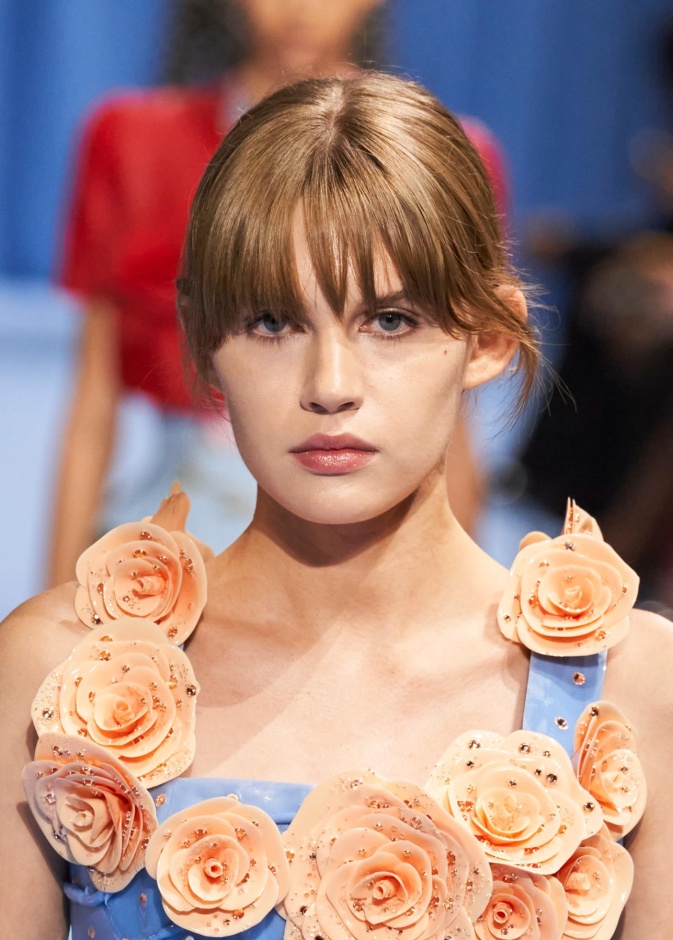 الغرة الأمامية الطويلة والمالسة مع ذيل الحصان من دار Balmain