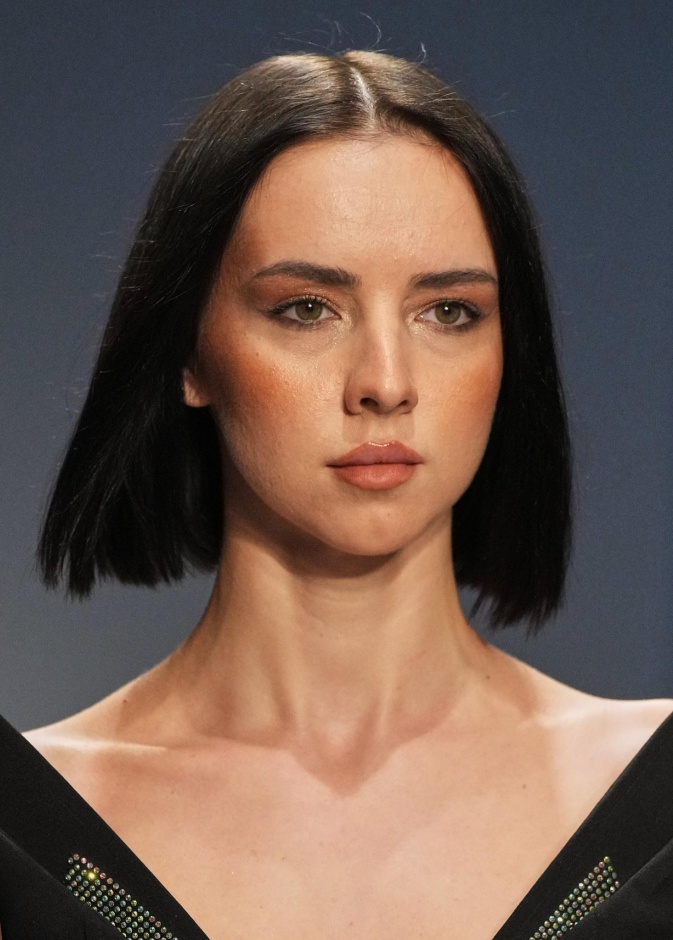 كيف يمكنك تعديل روتين الاستحمام لتحسين ملمس وكثافة الشعر؟