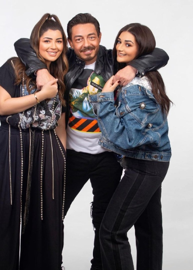 أحمد زاهر وابنته ليلى وملك