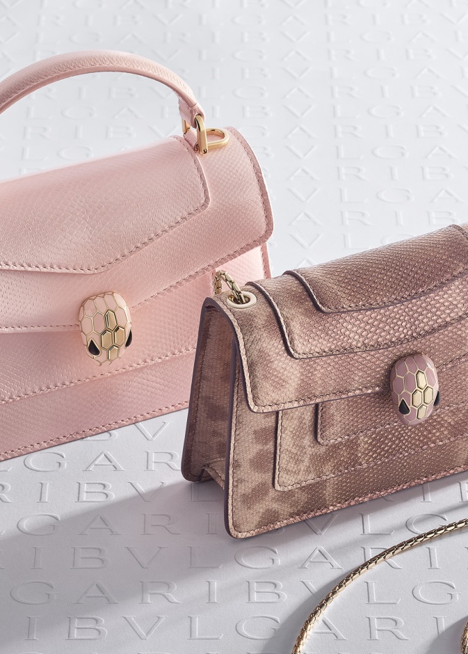 حقائب وإكسسوارات فاخرة من "بولغاري" لصيف مليء بالأناقة