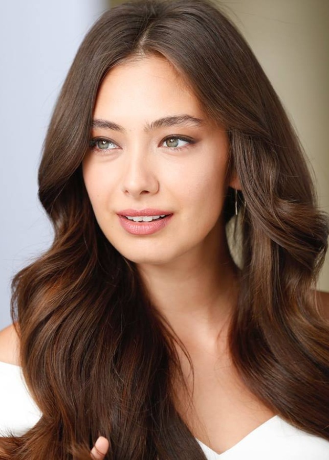 روتين العناية بالبشرة والمكياج لنسليهان أتاغول