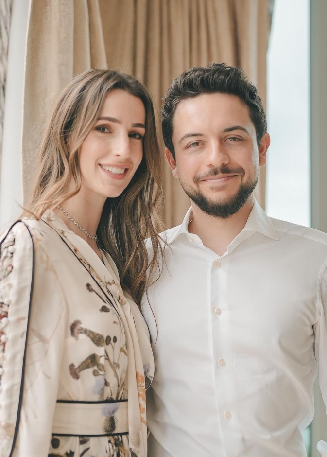 نظرة على الإطلالات الجمالية لـ الأميرة رجوة الحسين تزامنا مع اعلان حملها