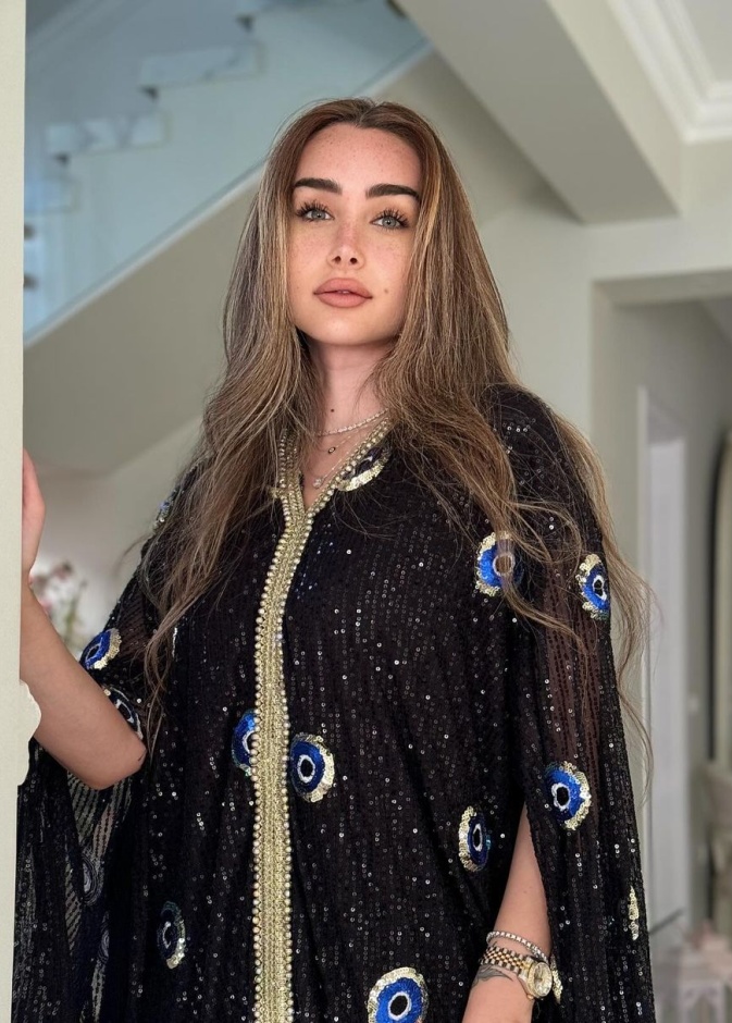 هنا الزاهد 