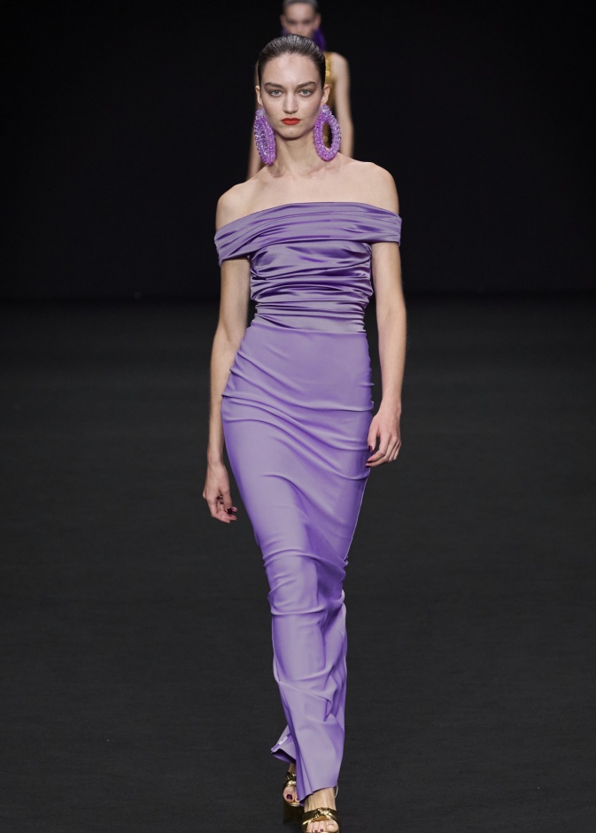 اللون البنفسجي على الفساتين جرأة في الشياكة والقصات 