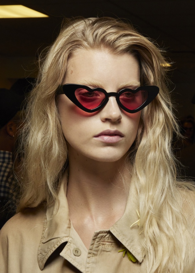 صيحة النظارات الشمسية الملونة رائجة هذا الصيف