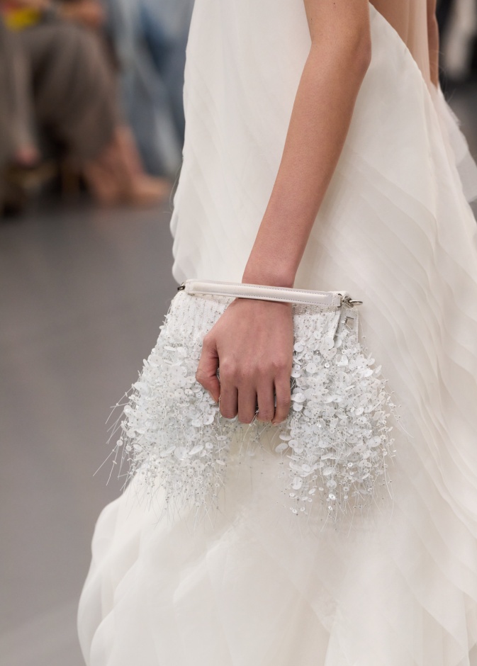 موضة الحقائب البارزة بتفاصيل الخرز في الصيف