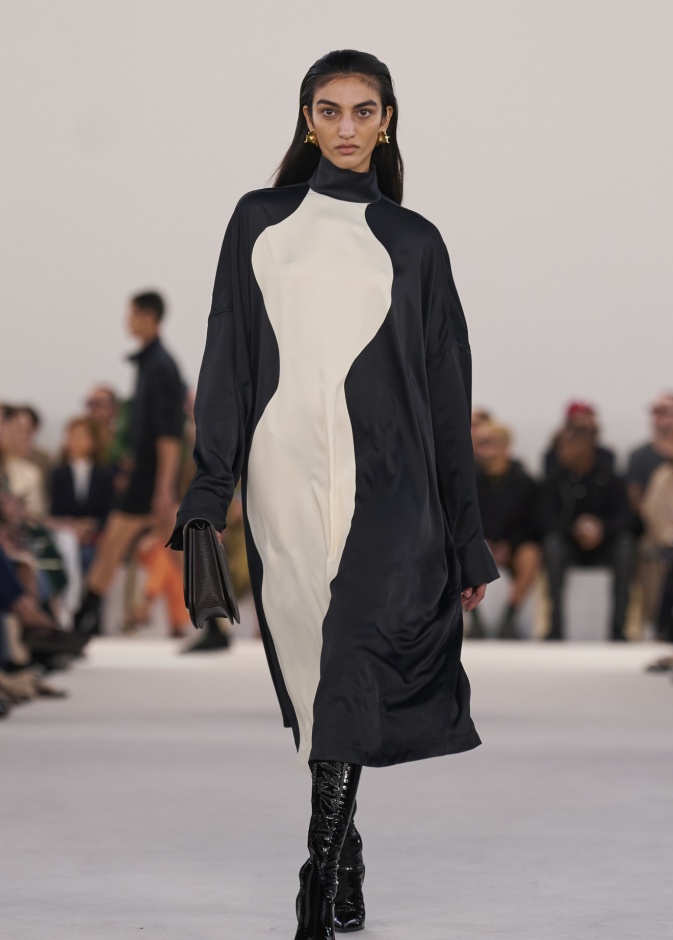 فستان مميز وكلاسيكي من Ferragamo 