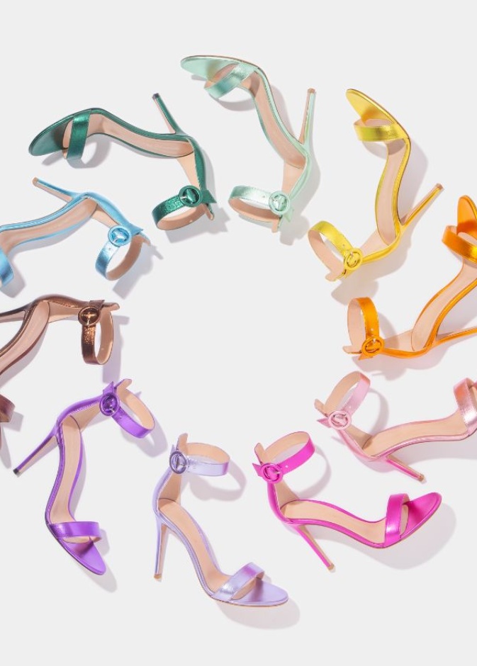 Gianvito Rossi تحتفل بالذكرى العاشرة على إطلاق صندل بورتوفينو الأيقوني بمجموعة محدودة الإصدار