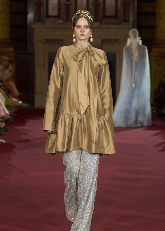 موضة العقدة العصرية صيحة متجددة في إطلالات الصيف